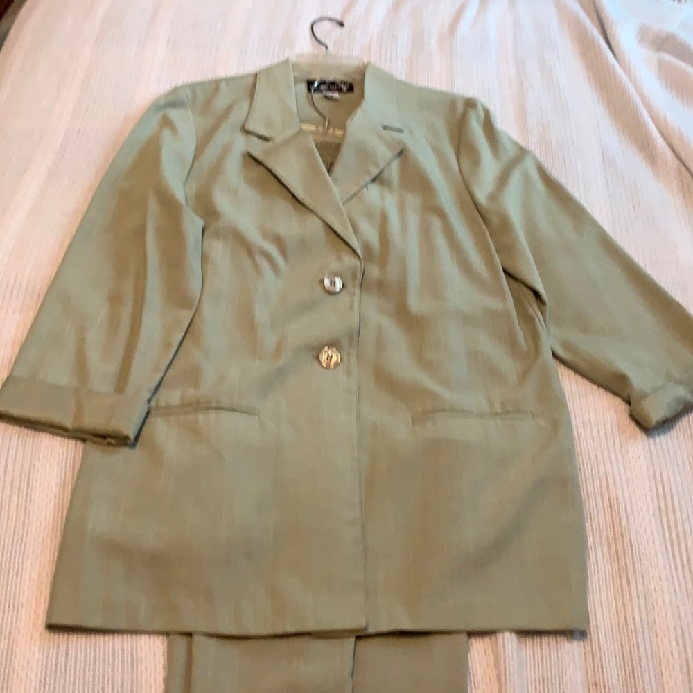 Women’s pant suit